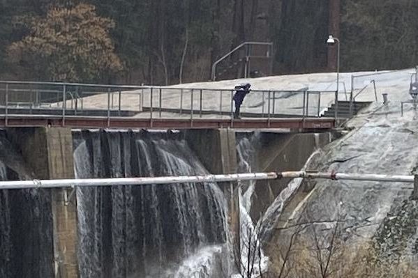 Twain Harte Lake Dam Cracked