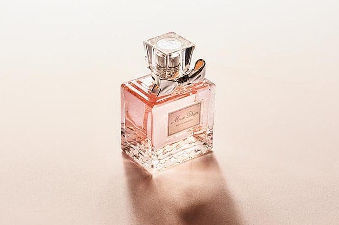 Top Perfumes Review: Flowerbomb Perfume dossier.co, Cologne, Sauvage, Creed cologne